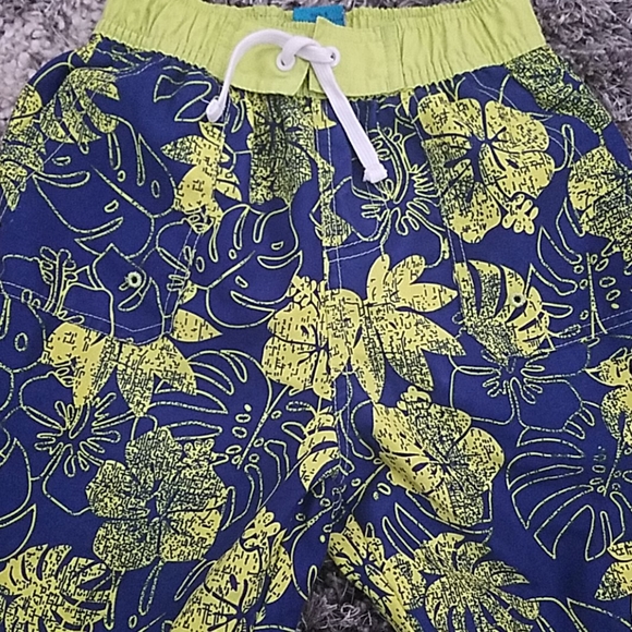 Neon green and blue size 5 swim trunks. In EUC. - Picture 2 of 5